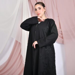 عباية سوداء ربع كلوش مغلقة بطقطق مزينة بتطريز خيوط الاورقانزا مزين بشك
