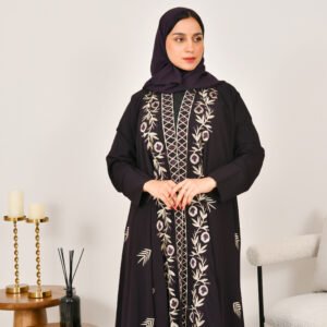 عباية لف كلوش بقماش صيفي مزينة بتطريز